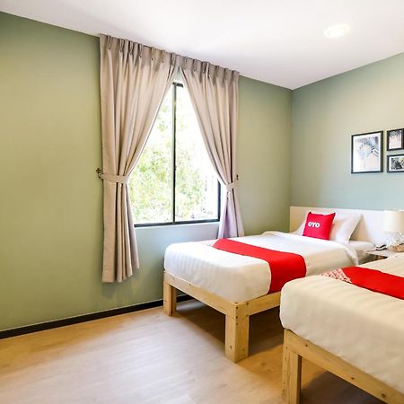Oyo 89603 Treeline Urban Inn Кота-Кинабалу Экстерьер фото