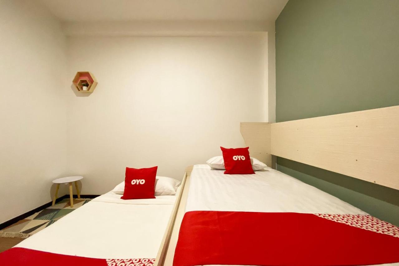 Oyo 89603 Treeline Urban Inn Кота-Кинабалу Экстерьер фото