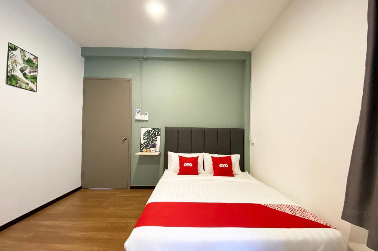 Oyo 89603 Treeline Urban Inn Кота-Кинабалу Экстерьер фото