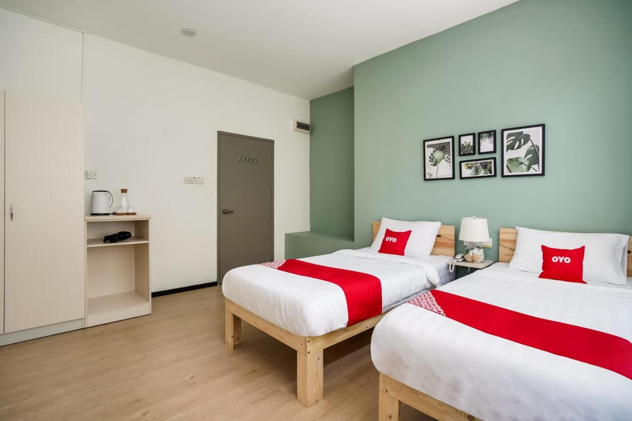 Oyo 89603 Treeline Urban Inn Кота-Кинабалу Экстерьер фото