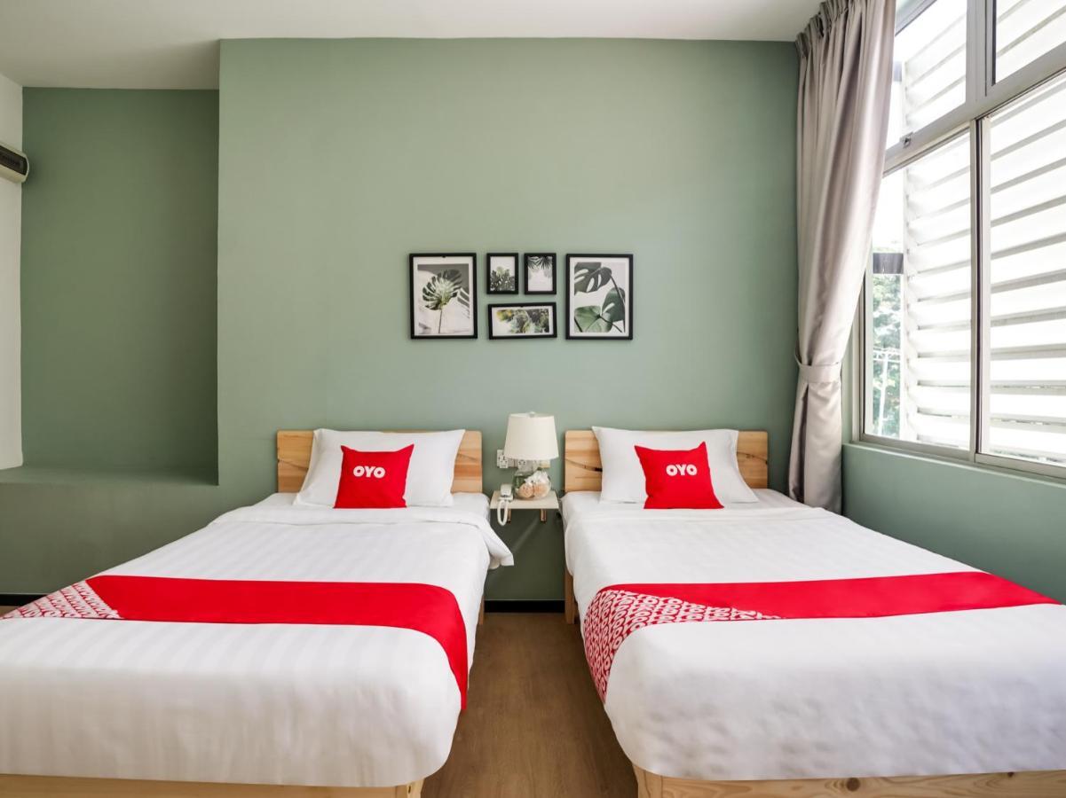 Oyo 89603 Treeline Urban Inn Кота-Кинабалу Экстерьер фото